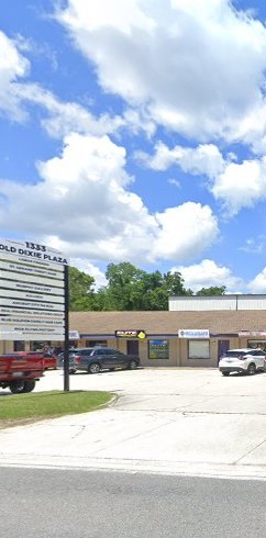1333 Old Dixie Plaza sign, Blue Dolphin Family Hair Care on the board