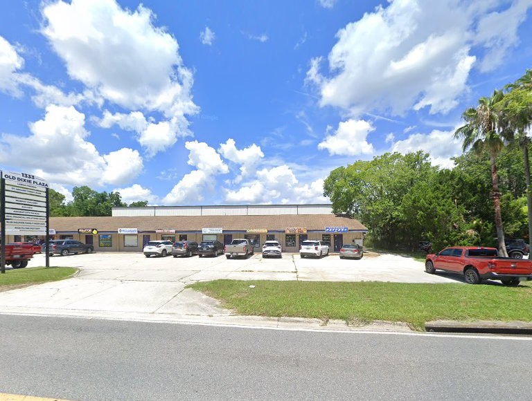 Old Dixie Plaza at 1333 Old Dixie Highway, our suite 8 shop in the row