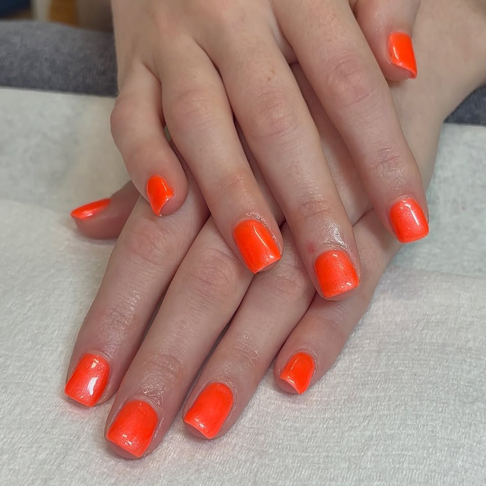 Glossy tangerine manicure.