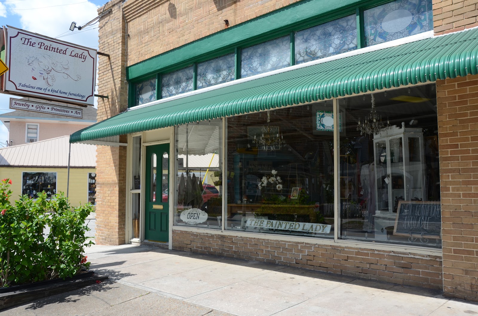 Our forest green awning, hanging sign, and shop window on San Marco Avenue.